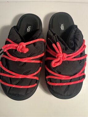 UGG Slippers size 8 ❄️❄️❄️❄️